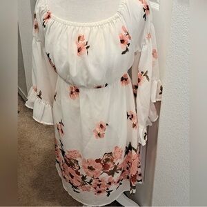 Chic Floral Blouse in White and Pink